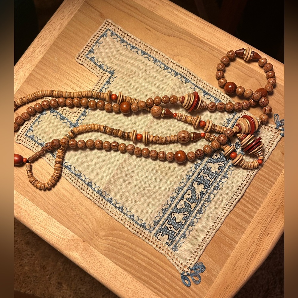 Gorgeous VTG Wood Necklace 70’s Double strand💕